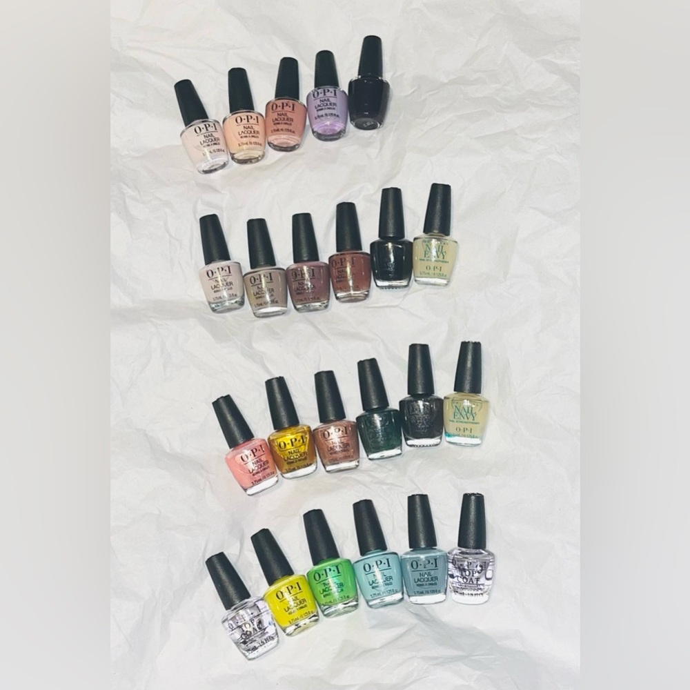 OPI Minis ~ 19 + Top Coat (2) + Nail Strengthener (2)